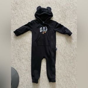 Gap toddler Mickey Mouse sweat suit